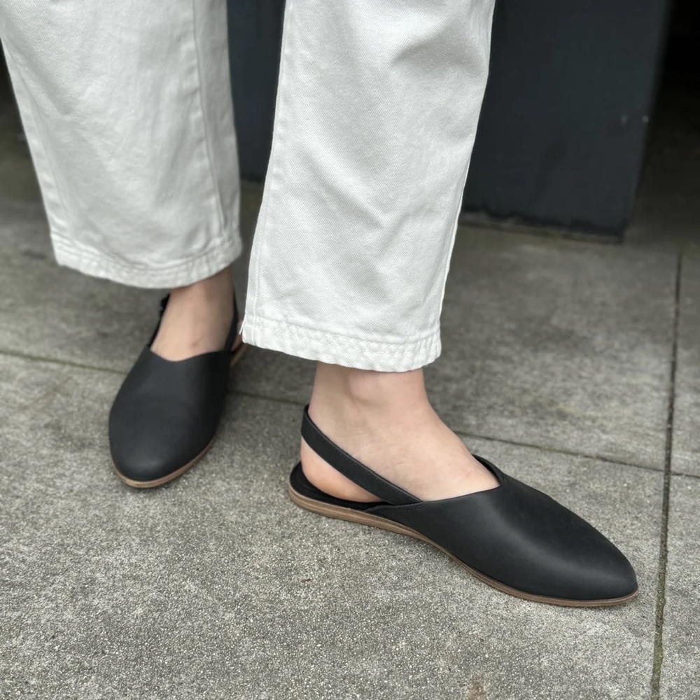 Toms Jade Slingback Flat in Black Leather